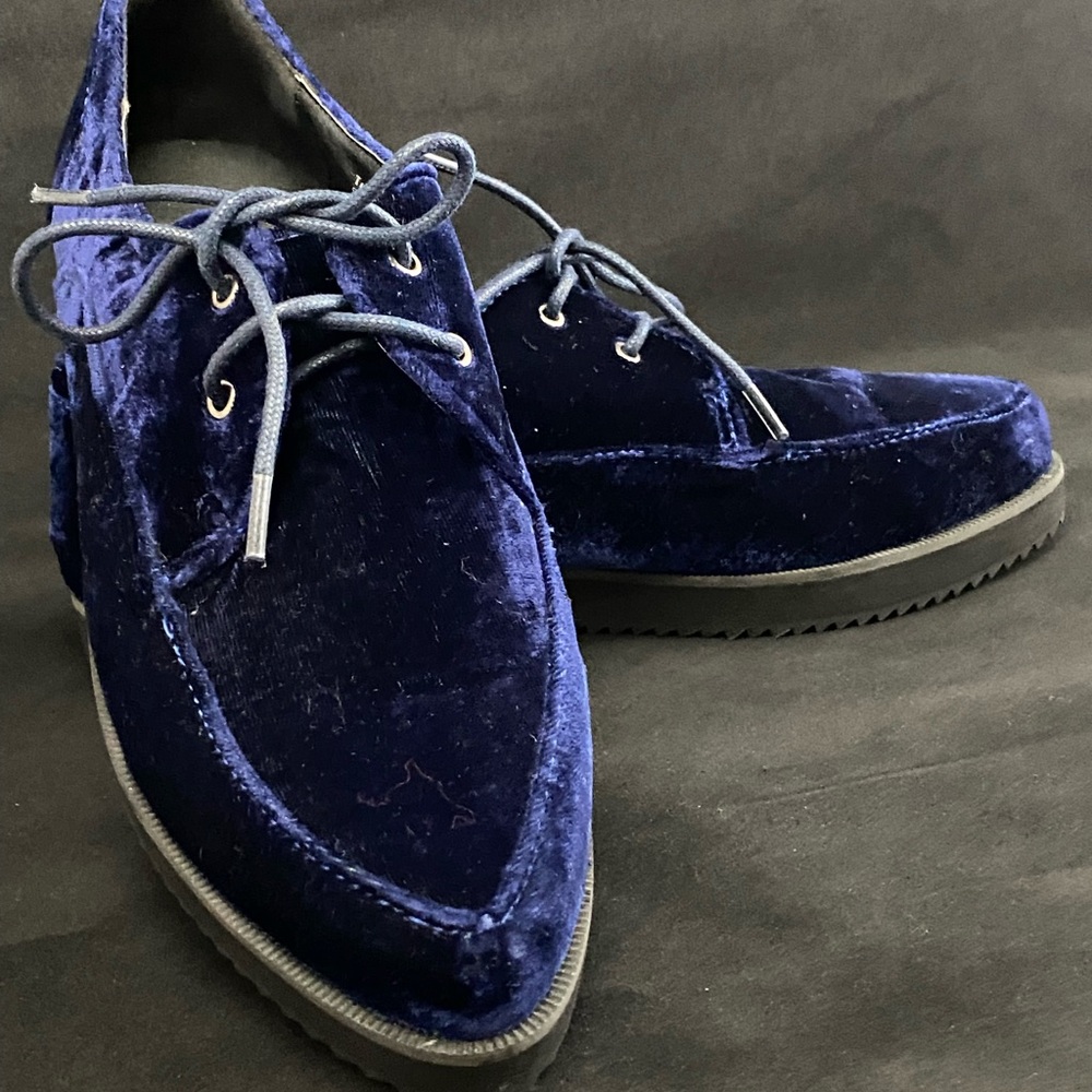Gorgeous blue velvet Deena and Ozzy shoes size 8